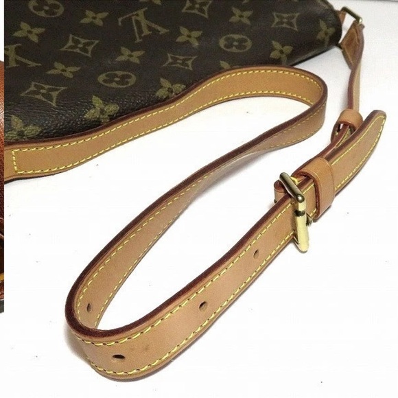 LOUIS VUITTON Musette Tango Monogram Canvas - Picture 6 of 9